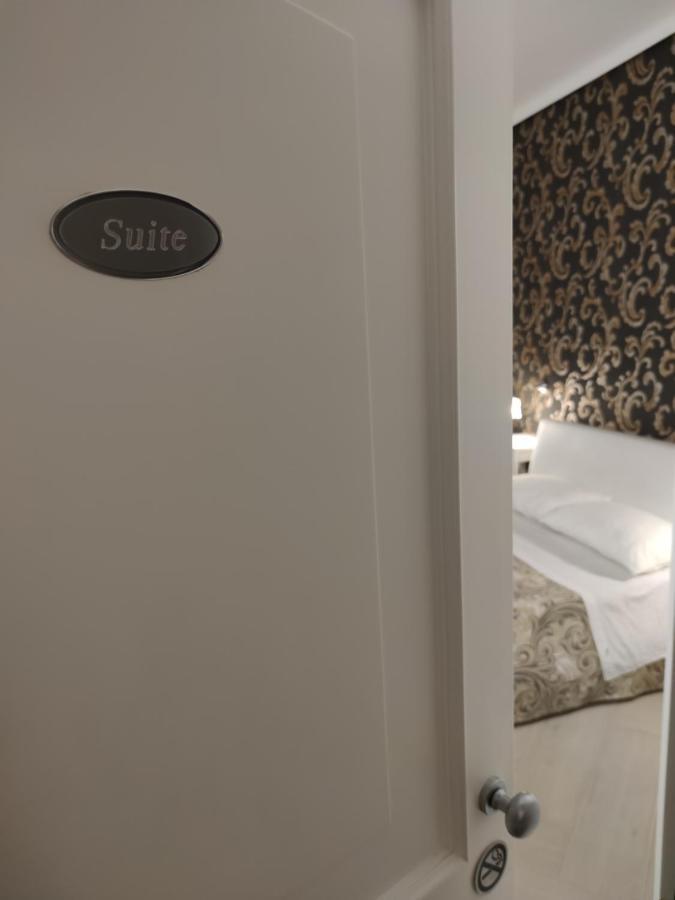 Sami Luxury Rooms 3 8 0 7 9 4 9 2 5 3 Syracuse Esterno foto