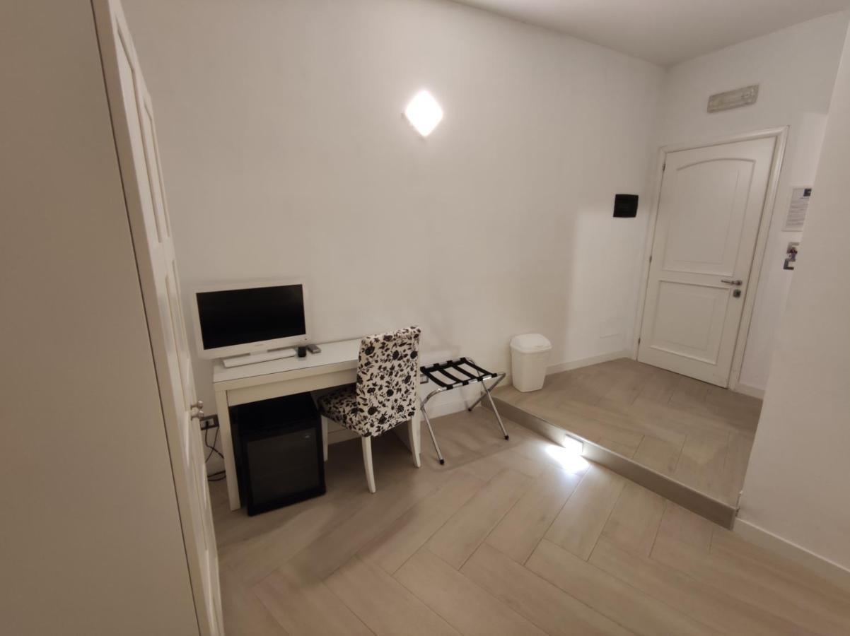 Sami Luxury Rooms 3 8 0 7 9 4 9 2 5 3 Syracuse Esterno foto