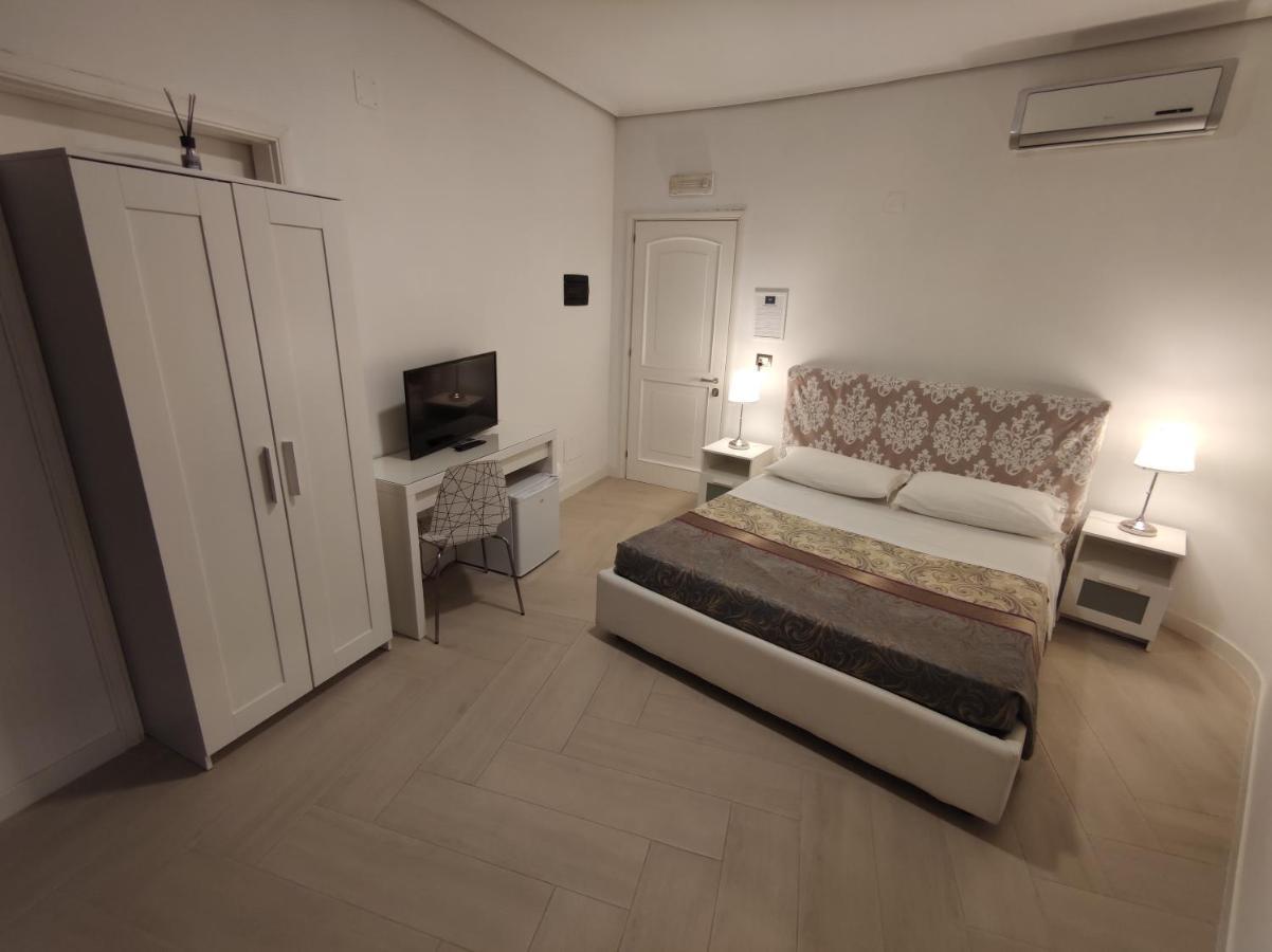 Sami Luxury Rooms 3 8 0 7 9 4 9 2 5 3 Syracuse Esterno foto