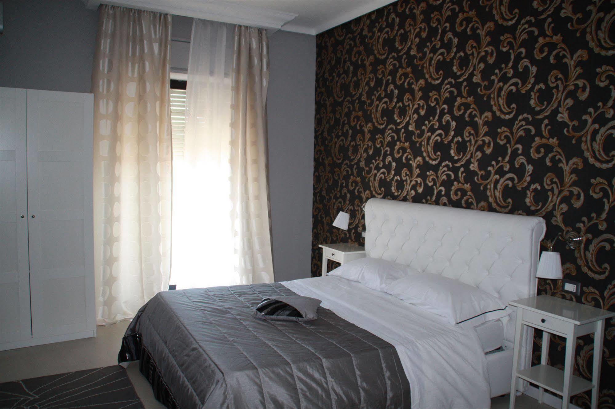 Sami Luxury Rooms 3 8 0 7 9 4 9 2 5 3 Syracuse Esterno foto